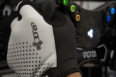 Ad: SimRacing PRO Grip Gloves - The perfect grip on Sim Racing Steeri